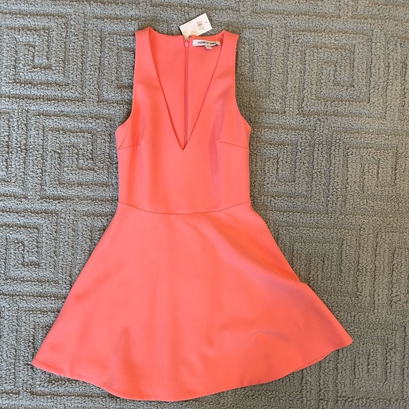 Elizabeth and James 4 Coral V Neck Dress - Picture 6 of 6